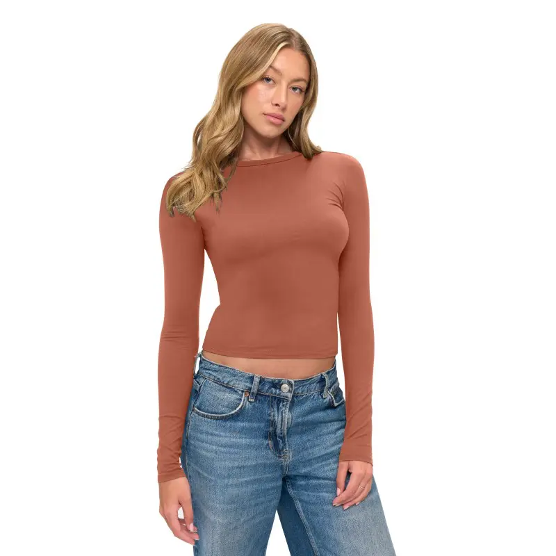 Wholesale women's rust long-sleeve cropped fitted tee with blue jeans