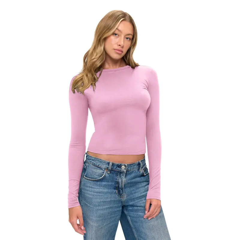 Wholesale women's pink long-sleeve fitted crop top paired with blue denim jeans