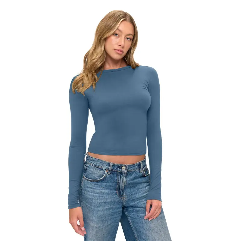 Wholesale women's blue long-sleeve cropped ribbed knit top paired with blue denim jeans