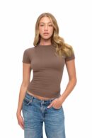Wholesale brown short-sleeve fitted crewneck t-shirt paired with blue denim jeans