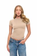 Wholesale women's beige short-sleeve fitted crew neck t-shirt with blue jeans
