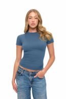 Wholesale women's blue short-sleeve crew neck fitted t-shirt with blue jeans